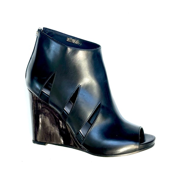 New Capezzani Cutout Leather Ankle Boots, Wedge heels, Black, size
